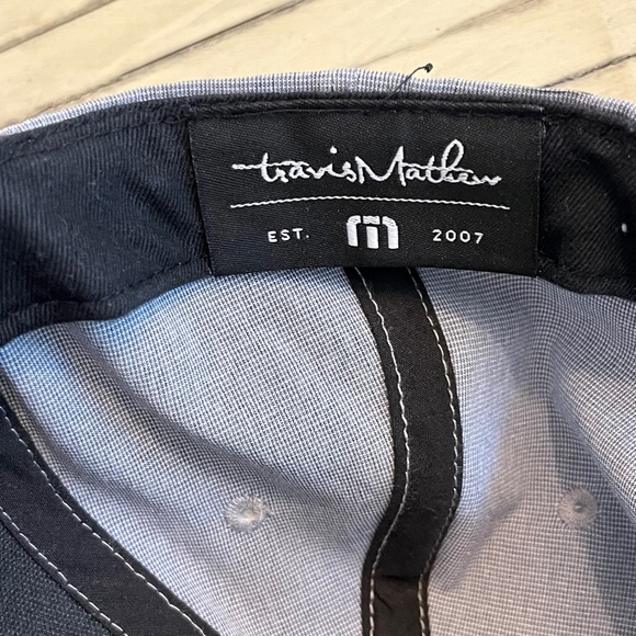 Travis Mathew Logo Gray Snapback Golf Cap Hat - Picture 4 of 4